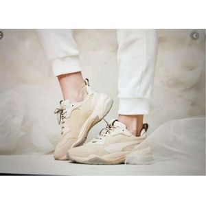 puma thunder sneakers